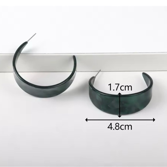 Beautiful Glossy Emerald Green Resin Hoops! - Picture 3 of 3